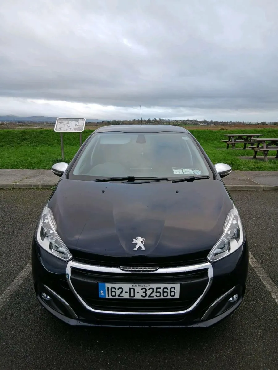 Peugeot 208 - Image 1