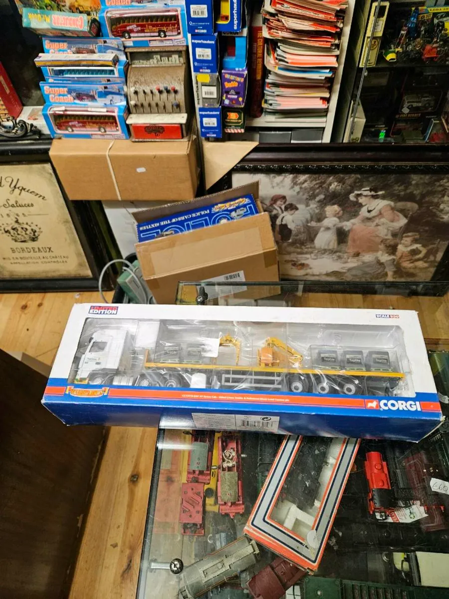 Corgi DAF Tractor Unit and Trailer with Load - Image 1