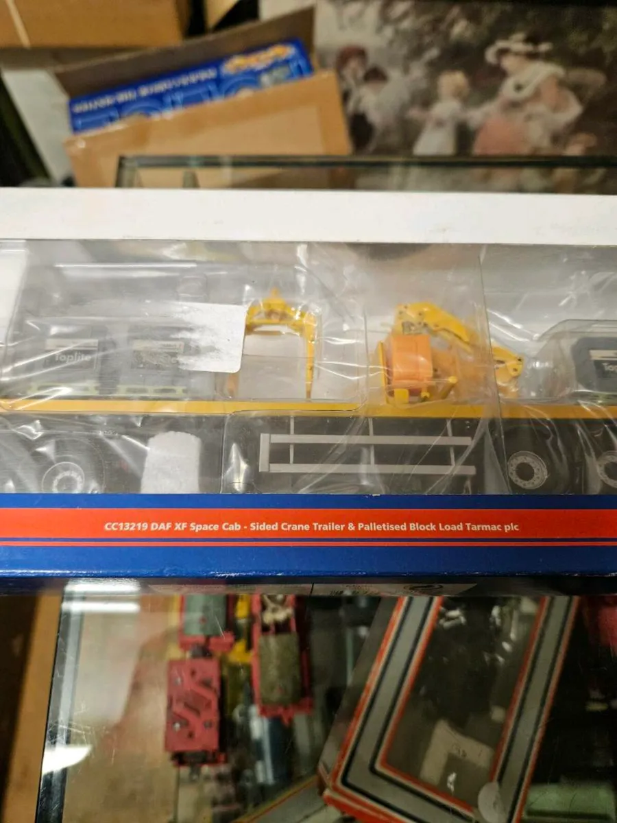 Corgi DAF Tractor Unit and Trailer with Load - Image 2