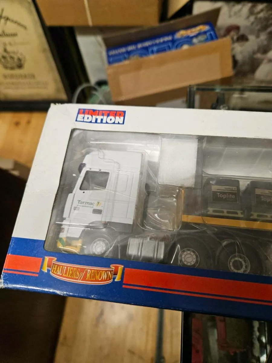 Corgi DAF Tractor Unit and Trailer with Load - Image 3