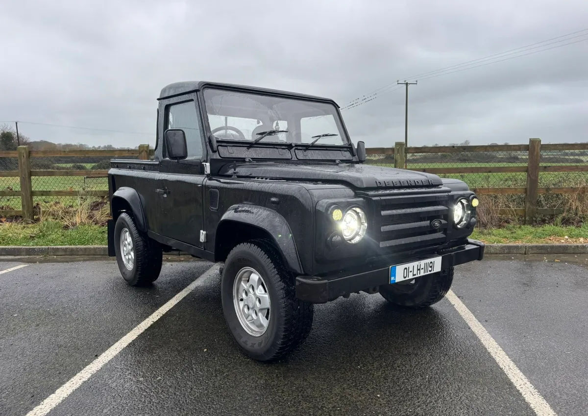 2001 Defender 90 SVX - Image 1