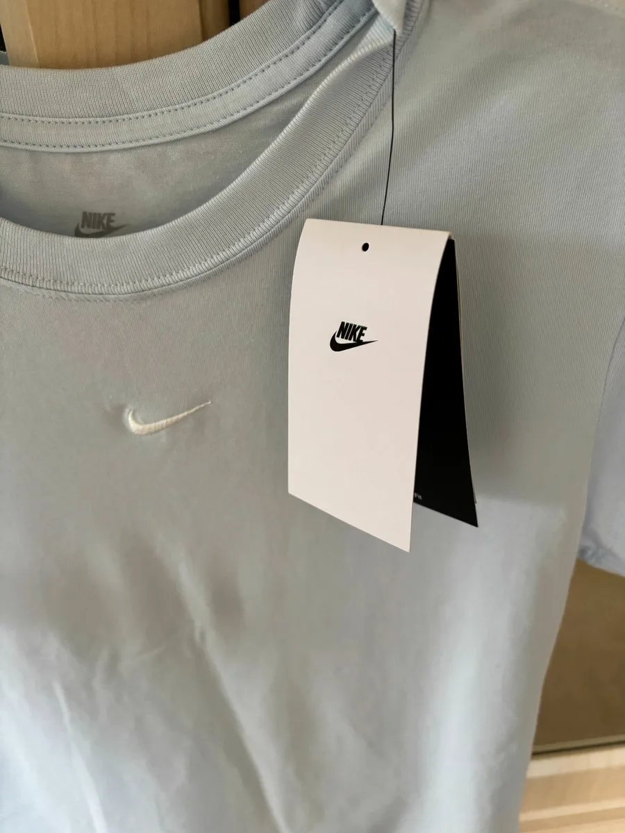 Under Armour Ladies Shorts & Nike Ladies Tee Shirt - Image 2