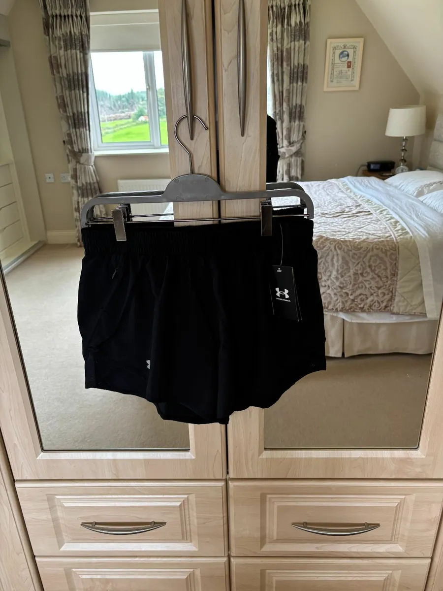 Under Armour Ladies Shorts & Nike Ladies Tee Shirt - Image 4