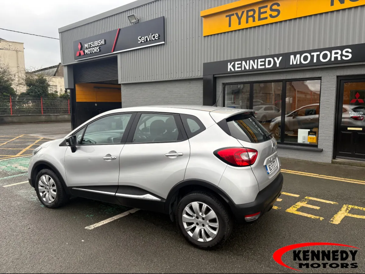 Renault Captur LIFE 1.5 DCI 90 EU6 4DR - Image 2
