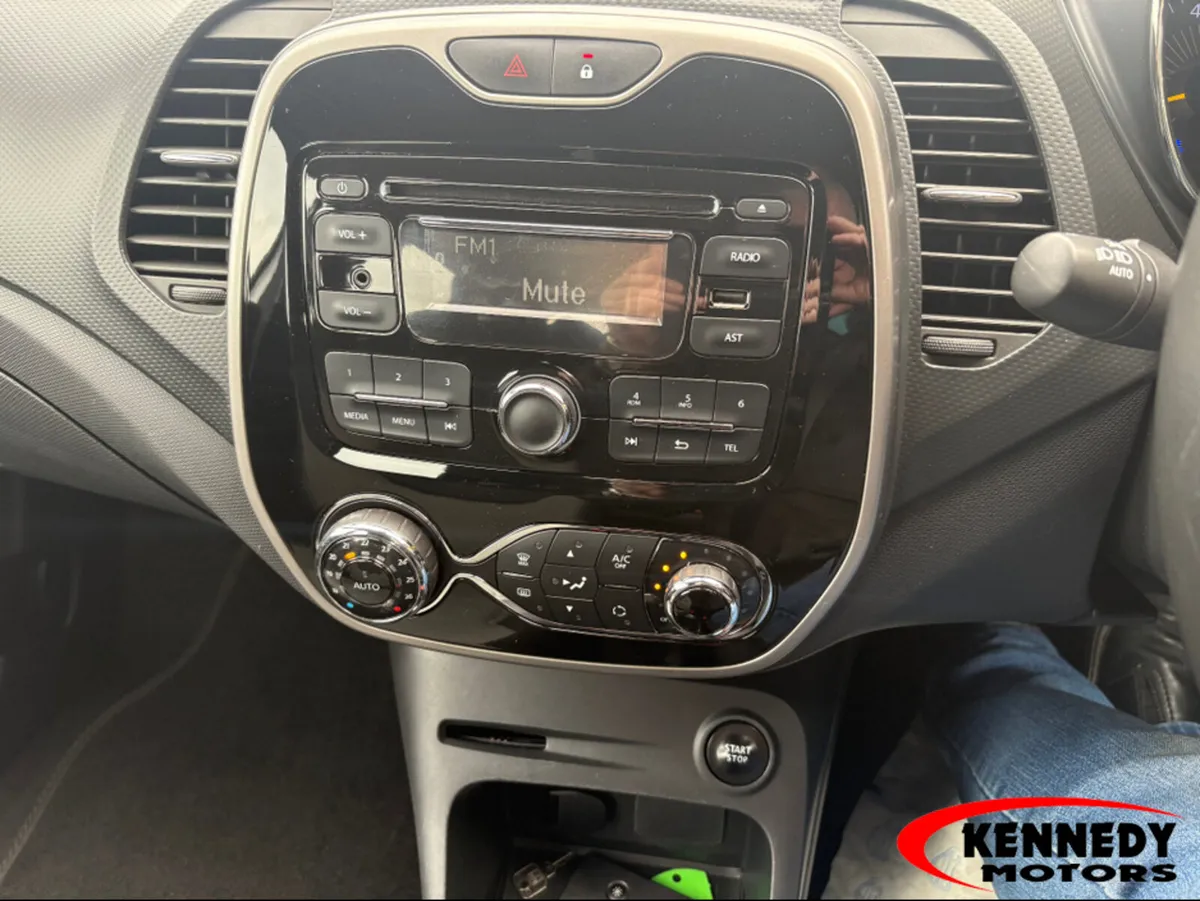 Renault Captur LIFE 1.5 DCI 90 EU6 4DR - Image 3