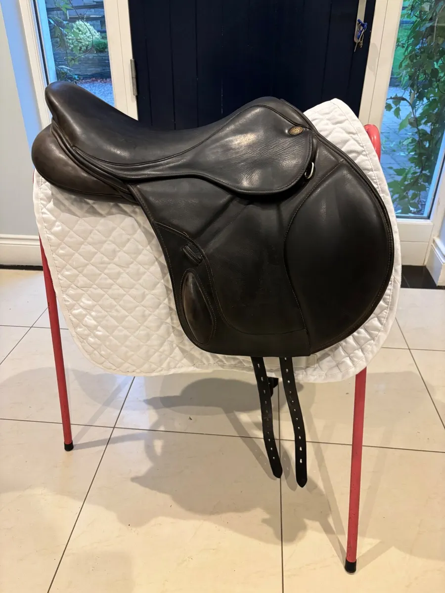 Fairfax  monoflap  jump Saddle - Image 1