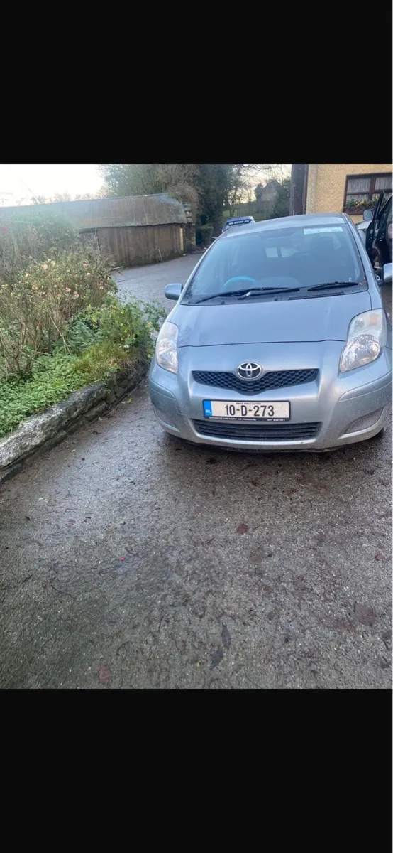 2010 Automatic Toyota Yaris - Image 2