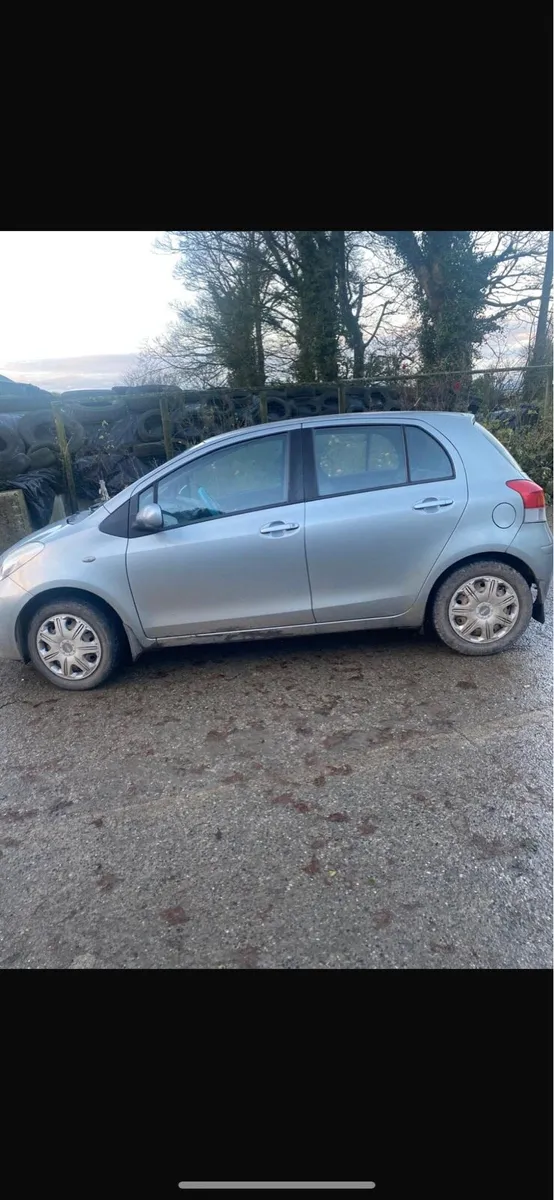 2010 Automatic Toyota Yaris - Image 3