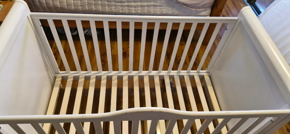 Cot Bed (Sleigh style) with drawer underneath - Image 4