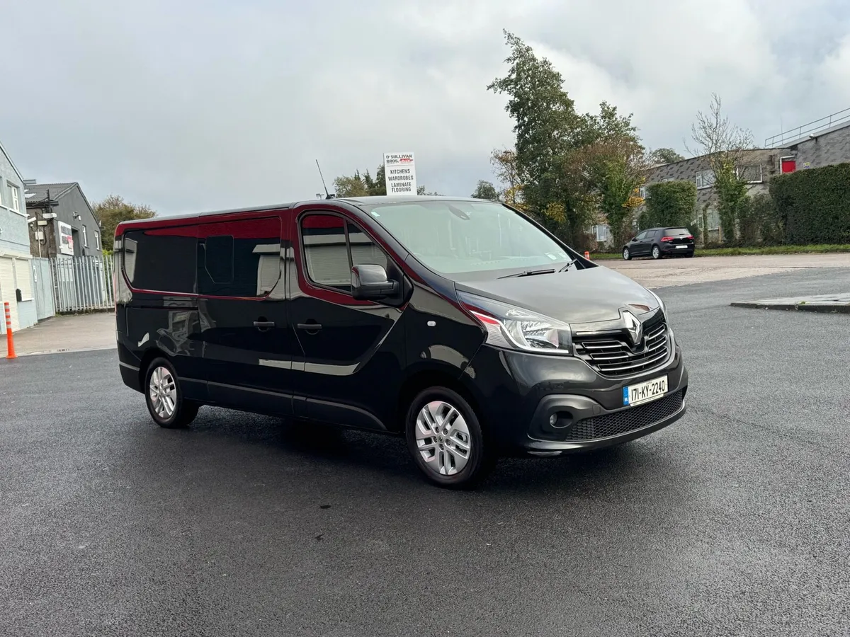 Renault traffic 2017 crewcab  excellent condition - Image 1