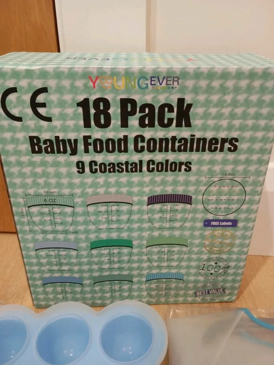 Baby food container and feeding bibs - Image 2