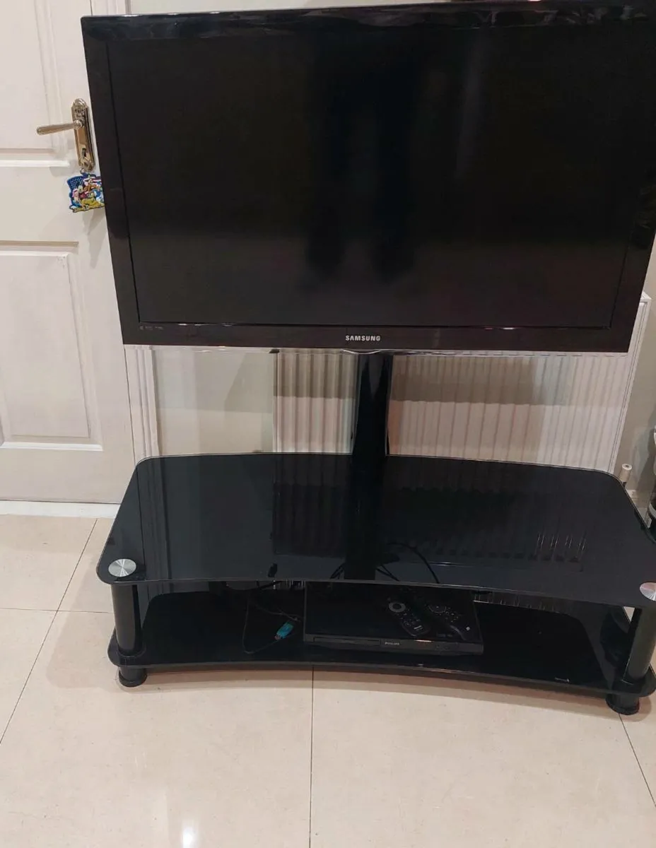 44" samsungTV on blackglasstand, match coffeetable - Image 1