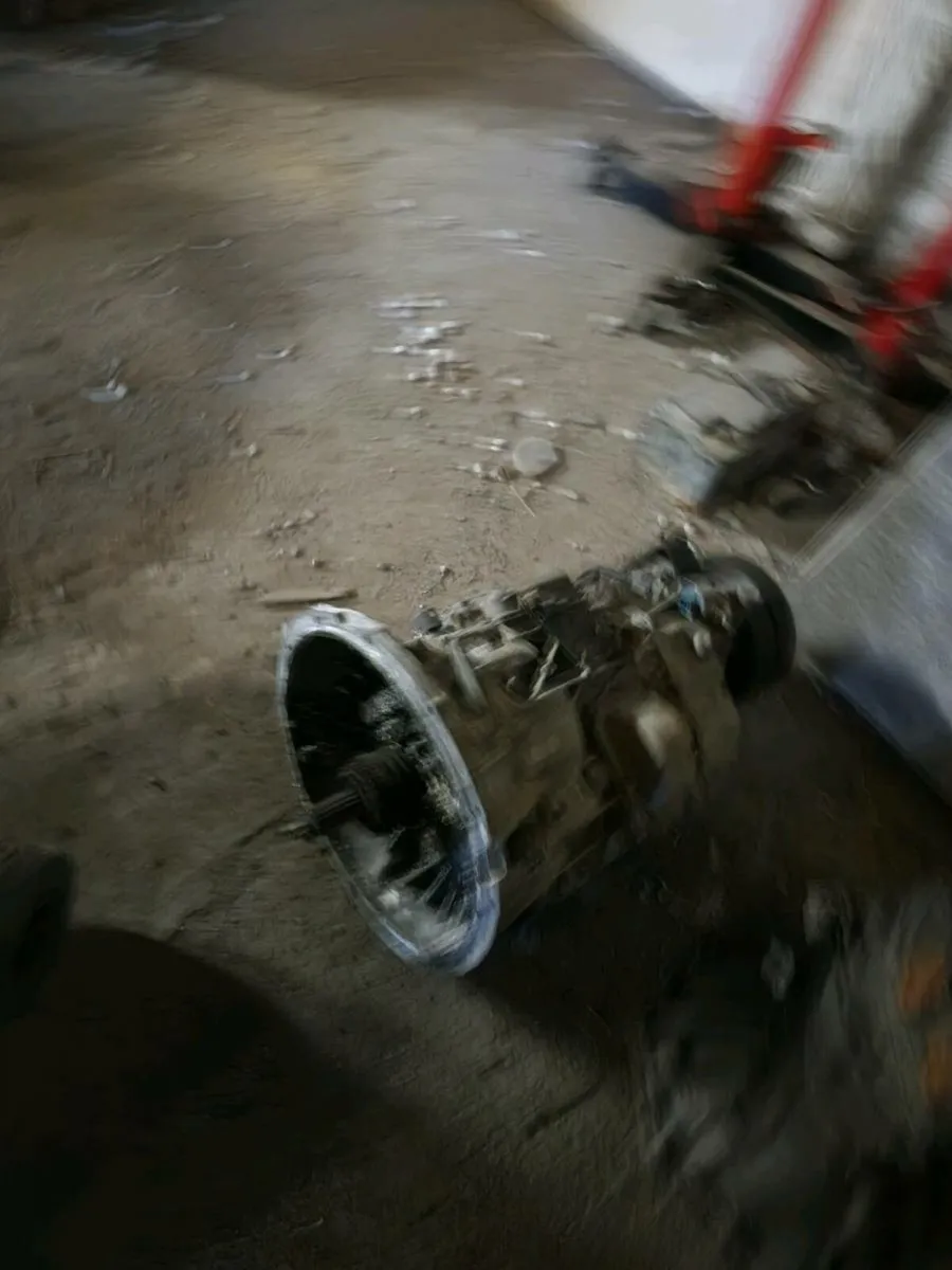 2x mitsubishi canters for breaking 2008 - Image 3