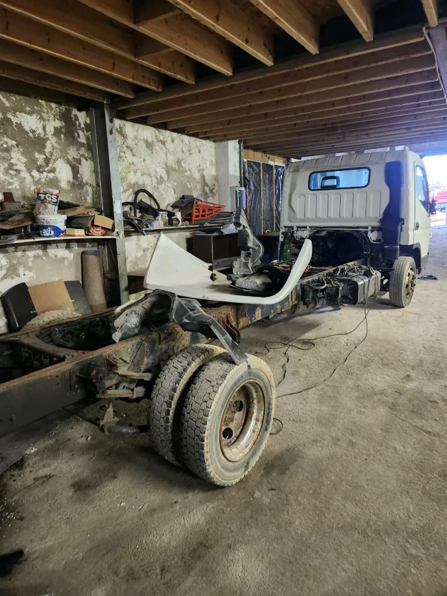 2x mitsubishi canters for breaking 2008 - Image 4