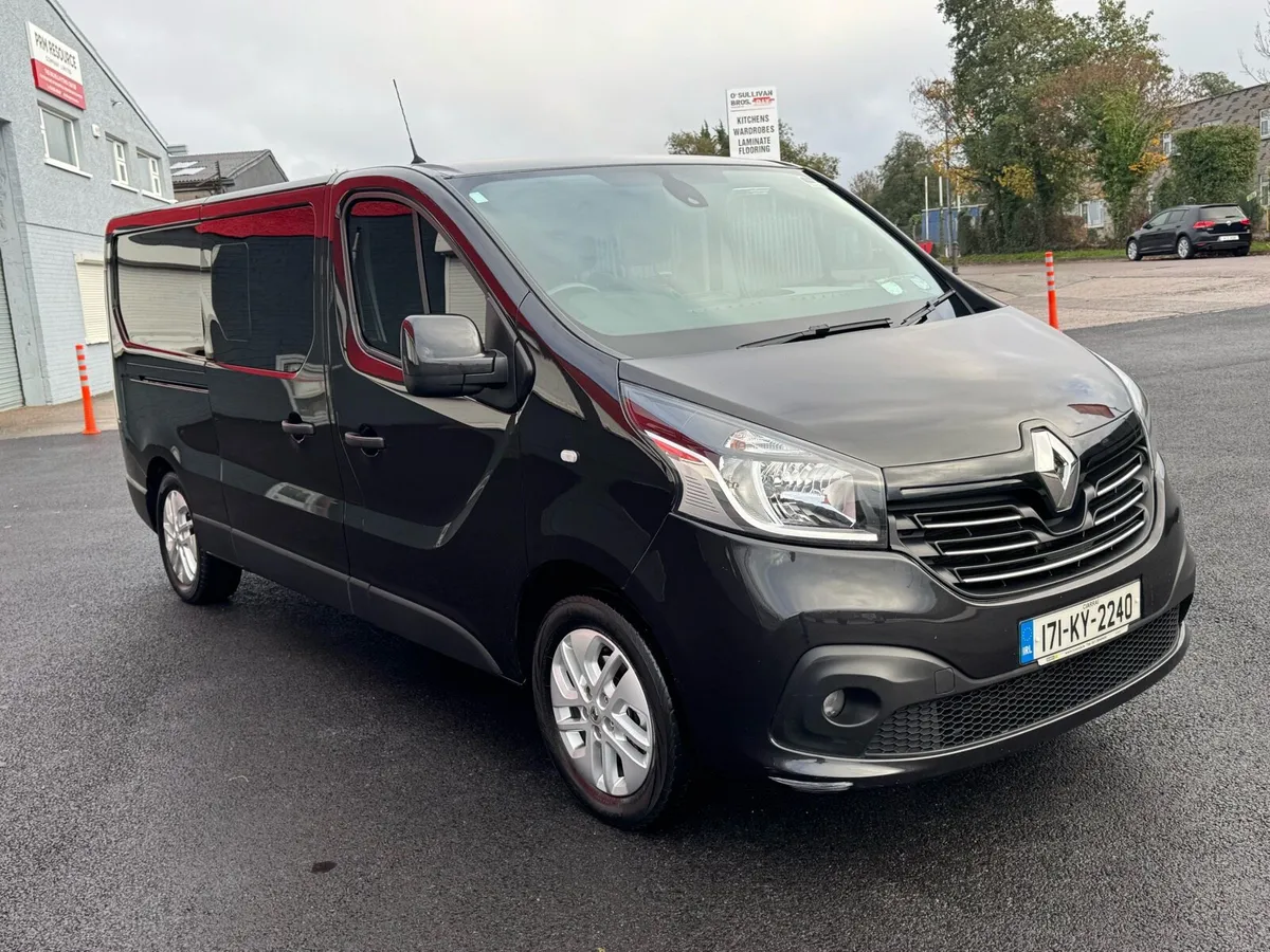 Renault traffic 2017 crewcab  excellent condition - Image 3