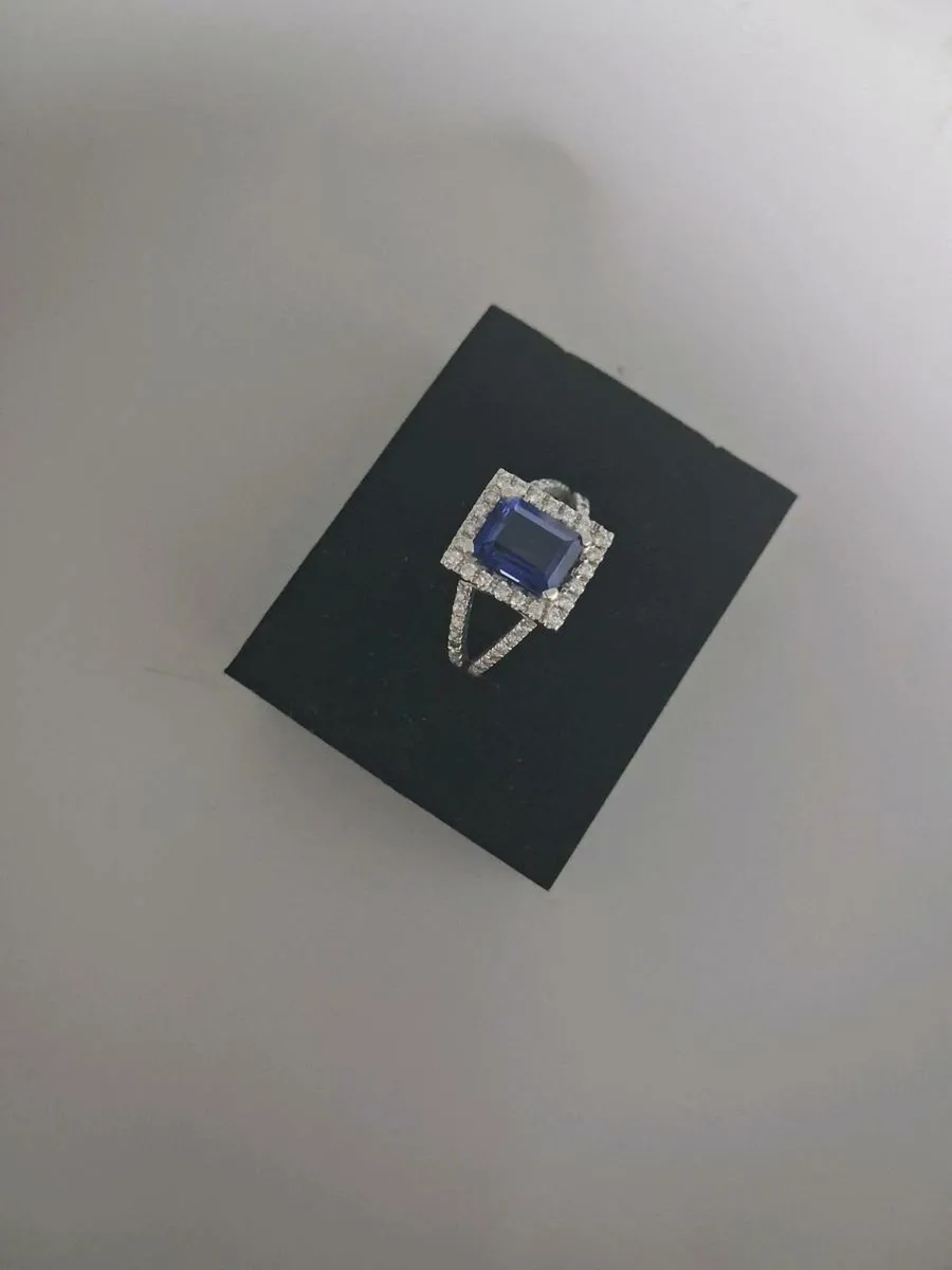 Emerald cut sapphire dress ring - Image 1