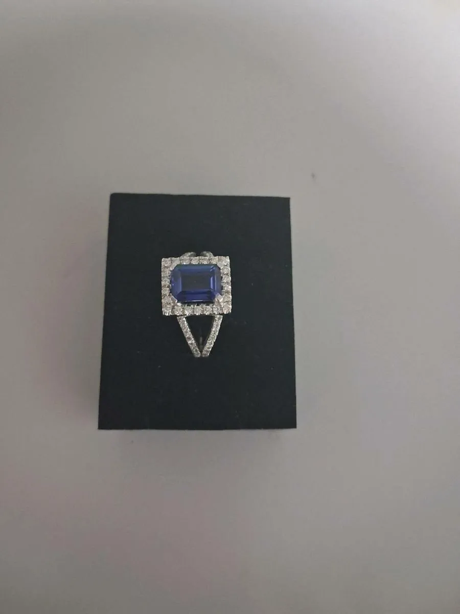 Emerald cut sapphire dress ring - Image 2