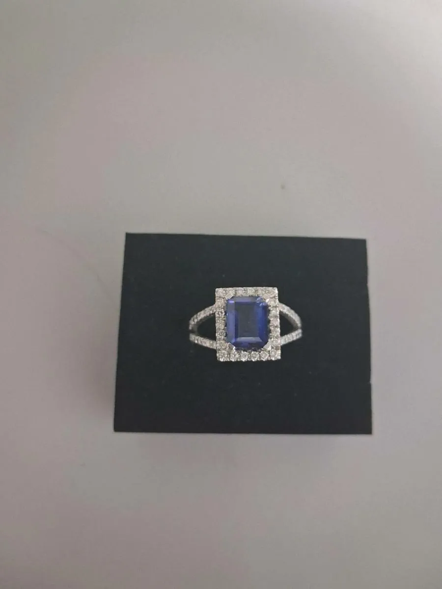 Emerald cut sapphire dress ring - Image 3