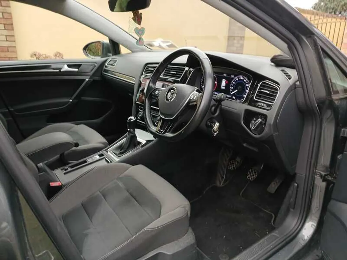 2018 Volkswagen Golf - Image 3