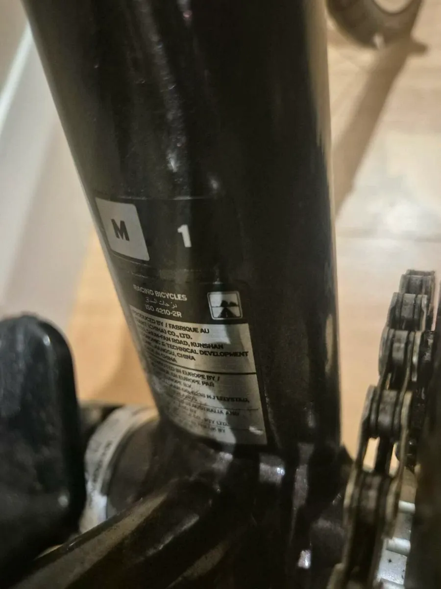 Giant contend 1 road bike maroon - Image 4