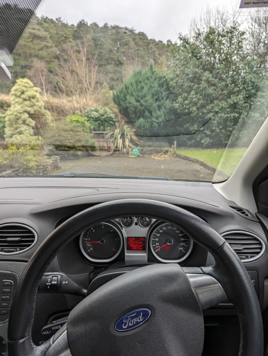 Ford Focus 2011 - Image 2