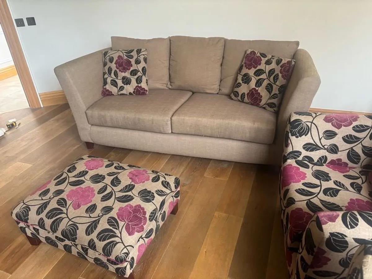 Sofa and chairs and ottoman - Image 2