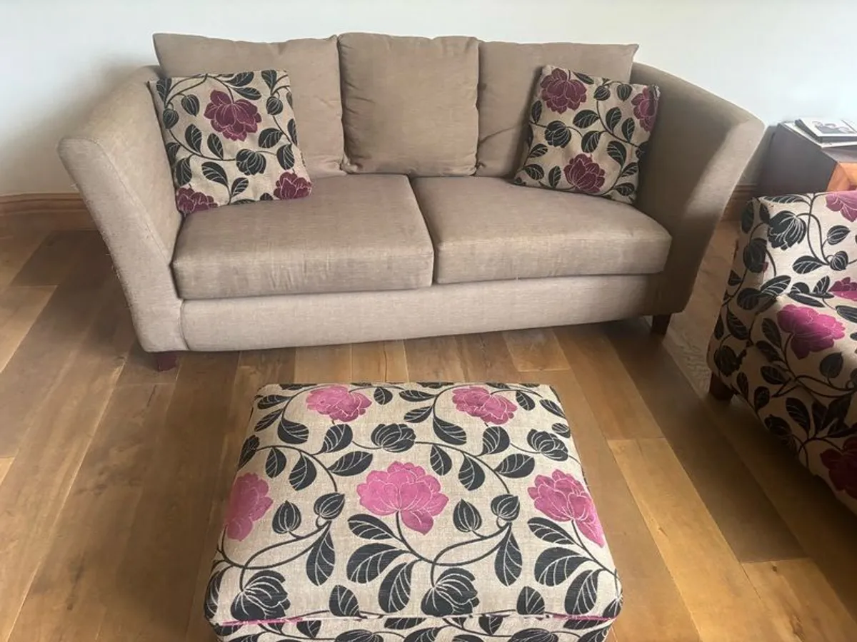 Sofa and chairs and ottoman - Image 3