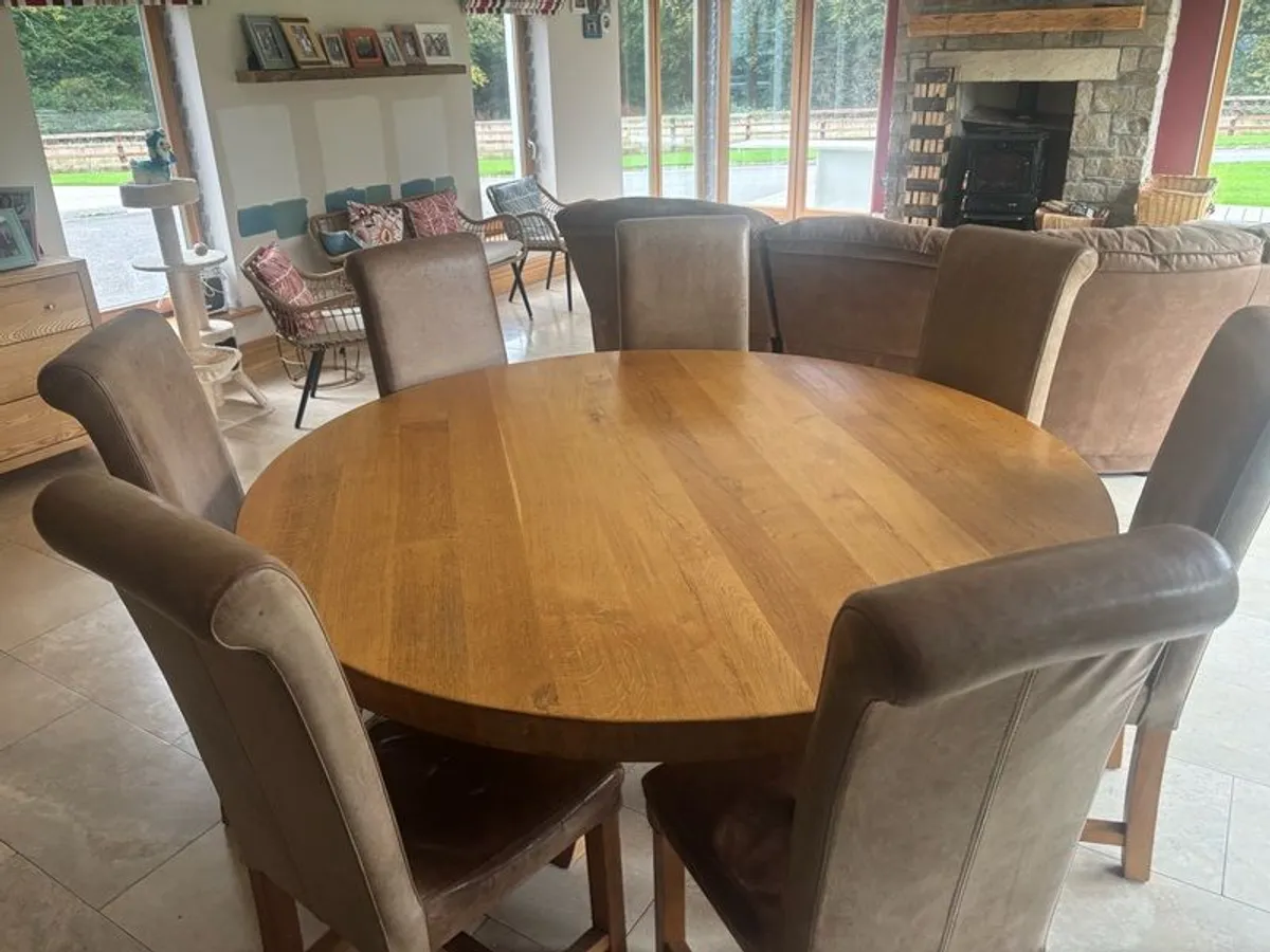 Solid Oak Table and 8 leather chairs - Image 2