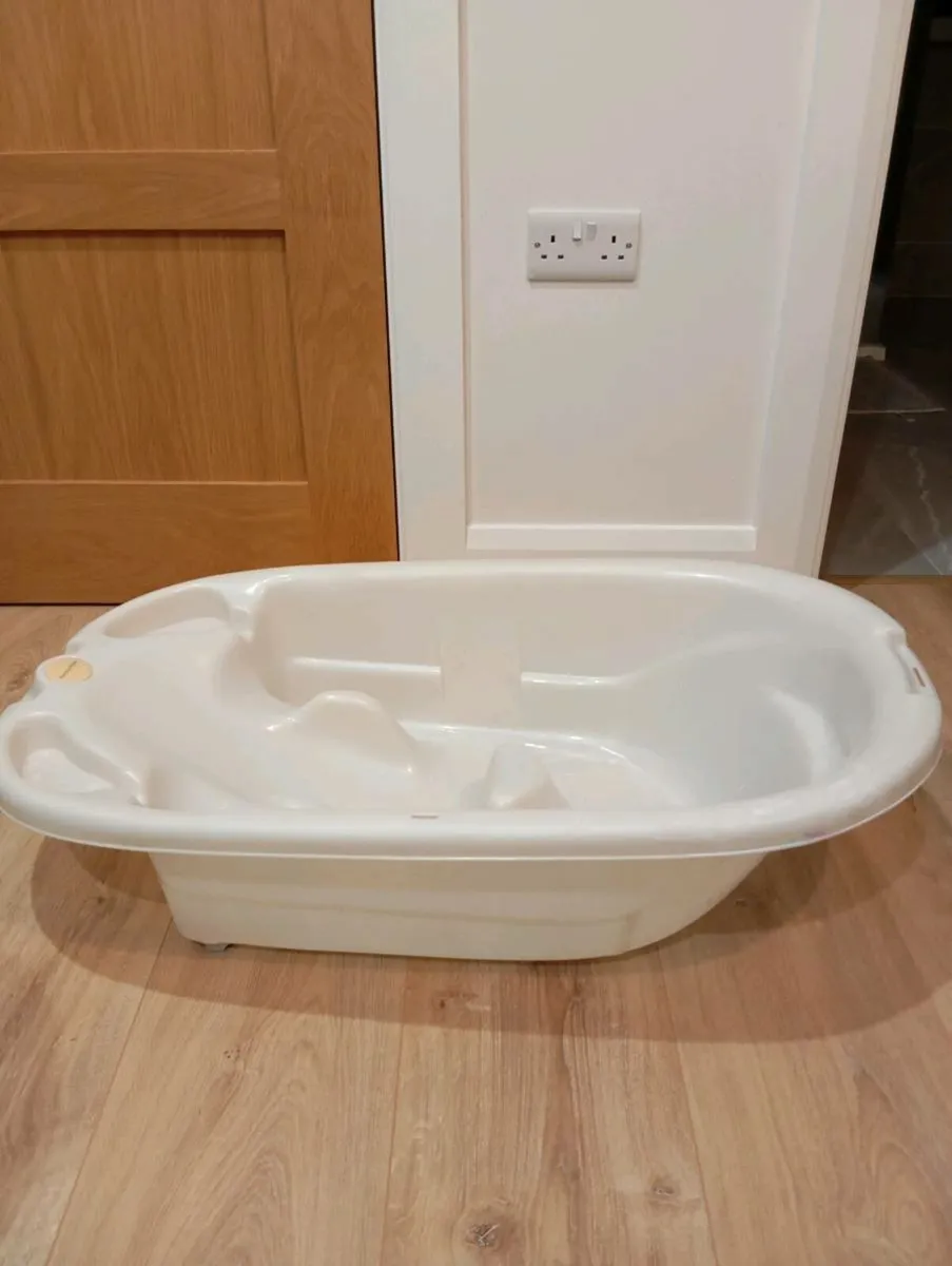 Mammas and Pappas Bath - Image 1