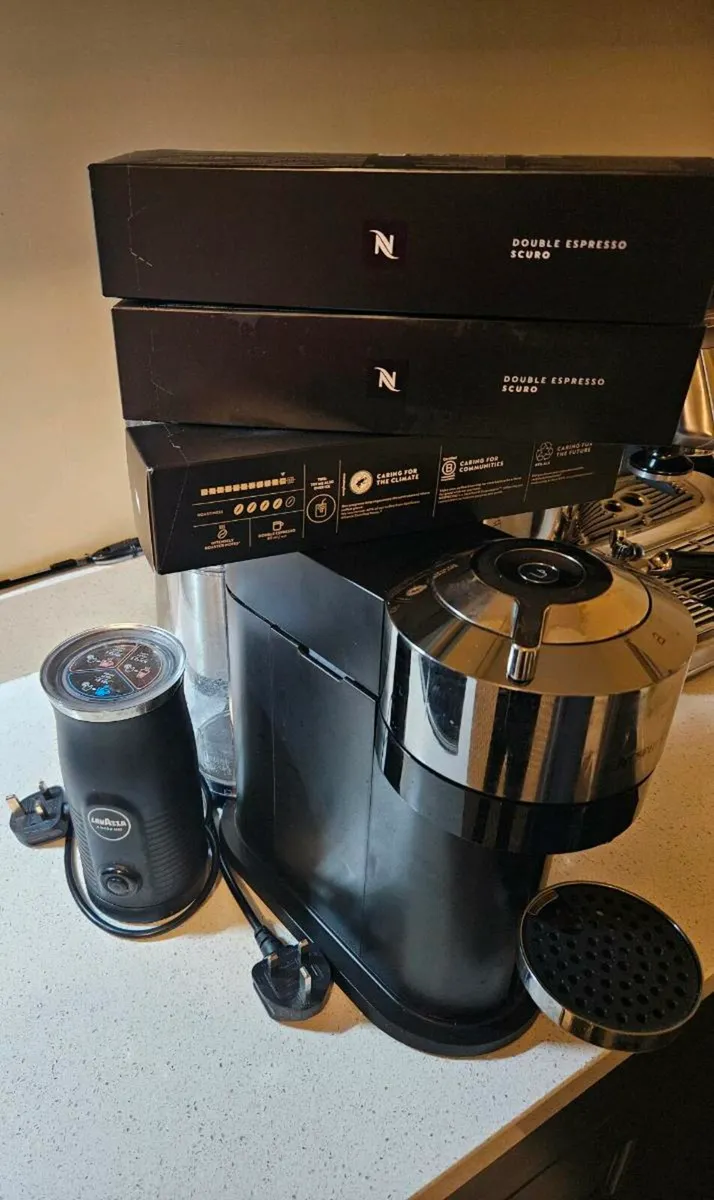Vertuo Next Deluxe Coffee Machine+Lavazza a modo 
