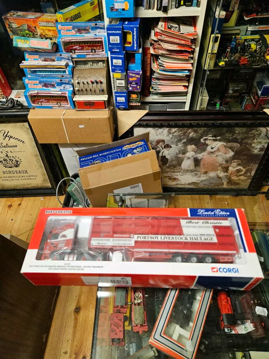 Corgi DAF Tractor Unit and Livestock Trailer 1.50 - Image 1