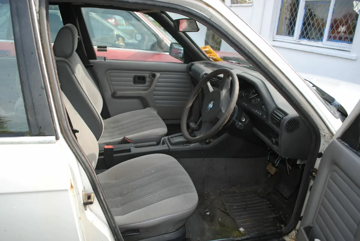 BMW 3-Series 1990 and two rare Hillman Minx - Image 2