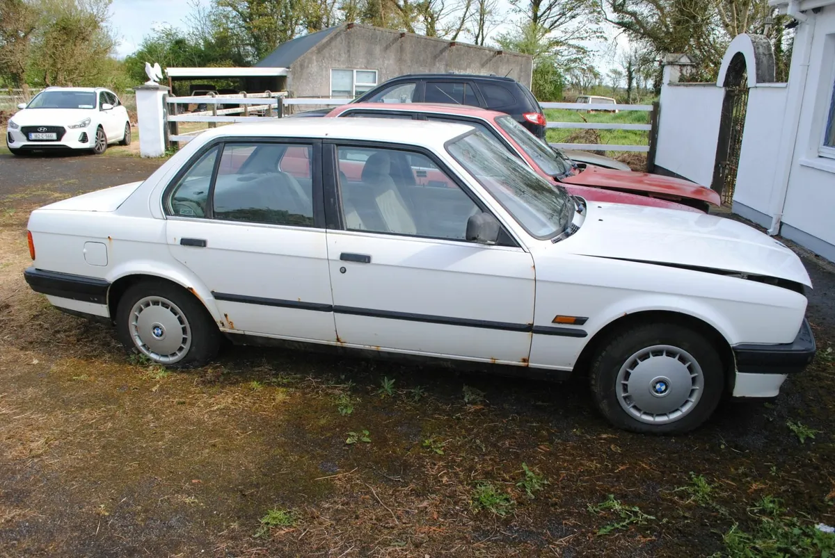 BMW 3-Series 1990 and two rare Hillman Minx - Image 1