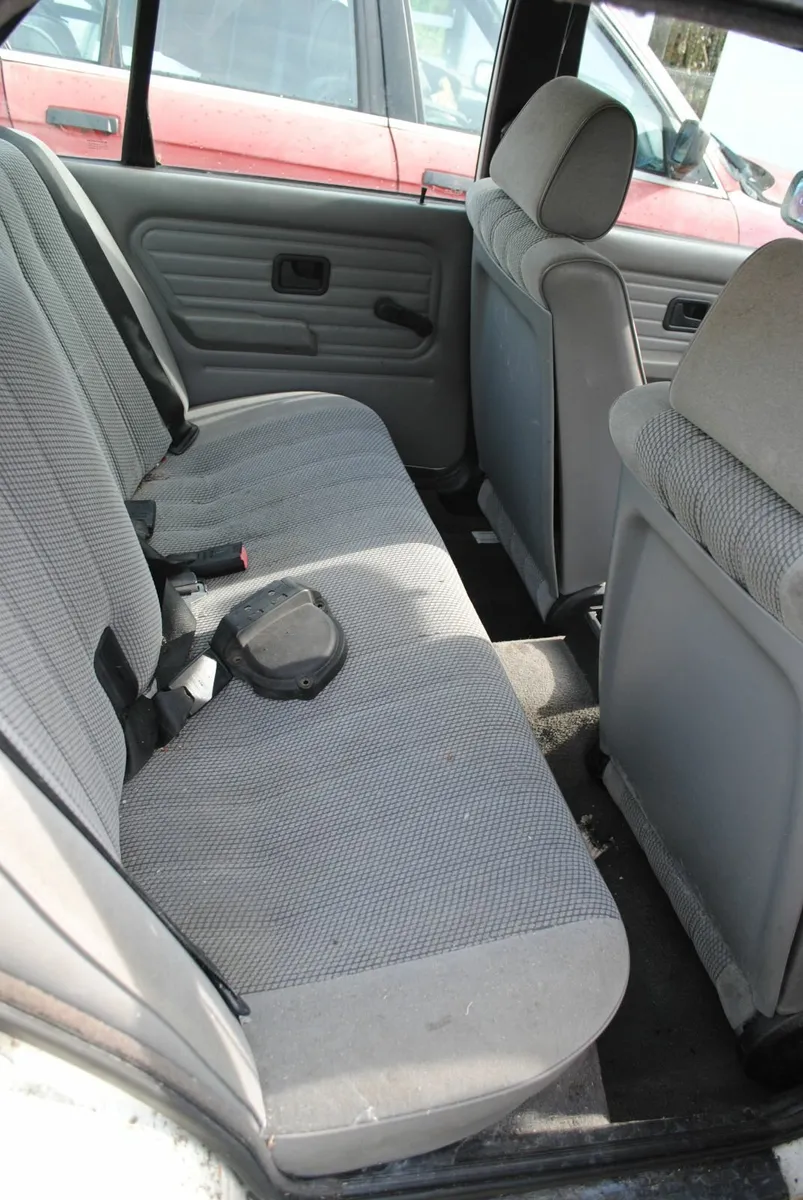 BMW 3-Series 1990 and two rare Hillman Minx - Image 4