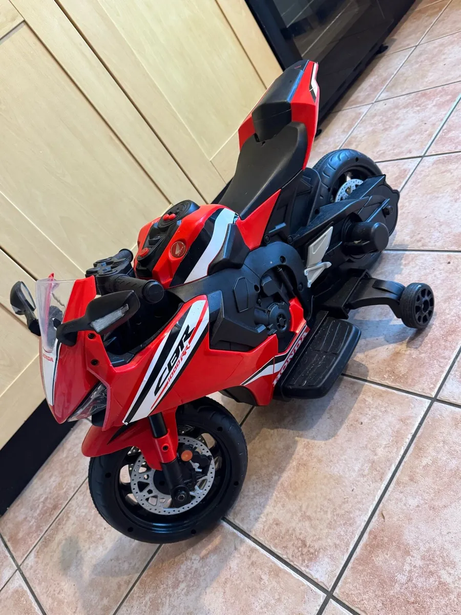 ***Kids motor bike cbr 1000rr battery*** - Image 1
