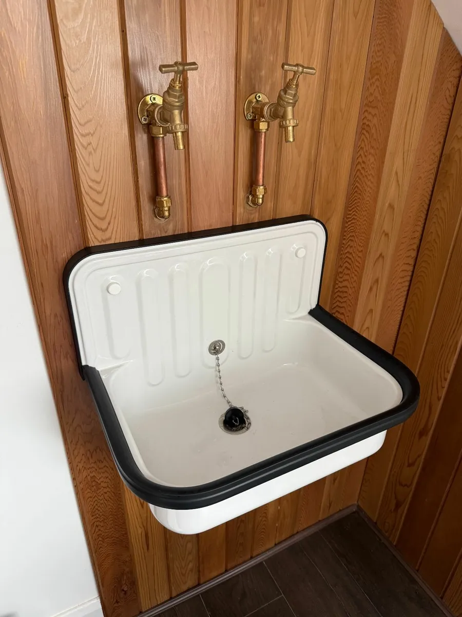 Studio Sink - Image 1