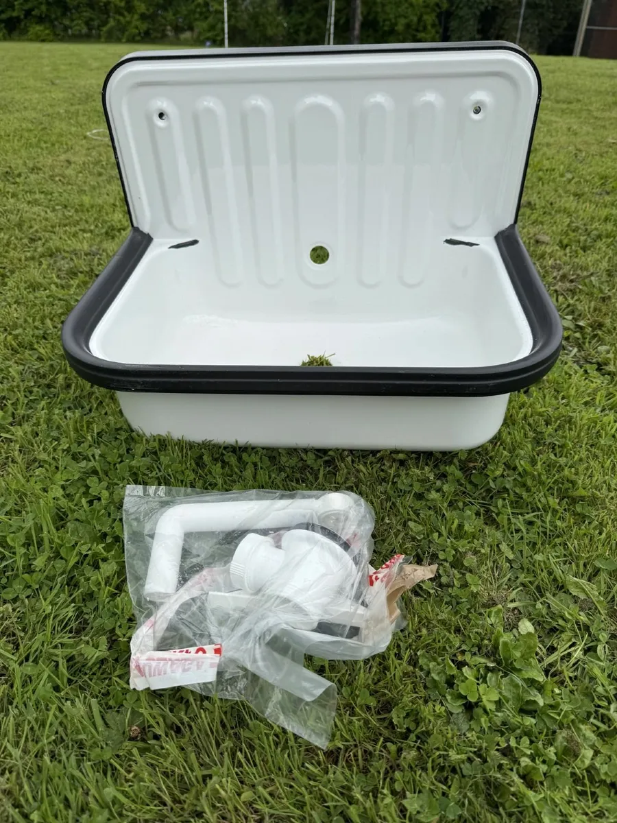 Studio Sink - Image 3