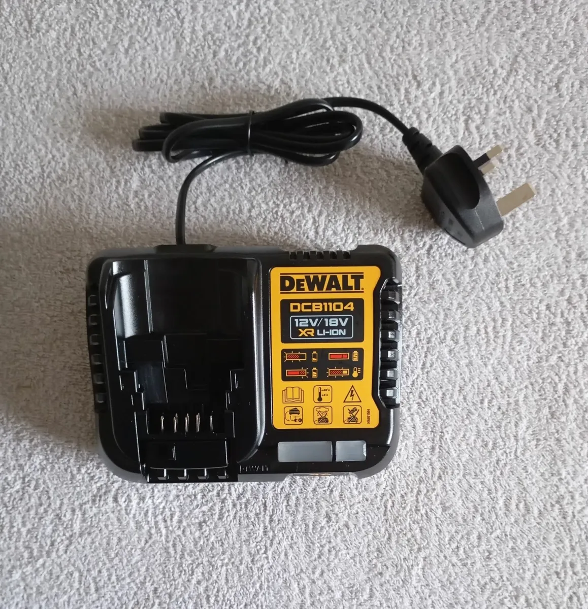 DeWalt Charger and Battery - Image 3
