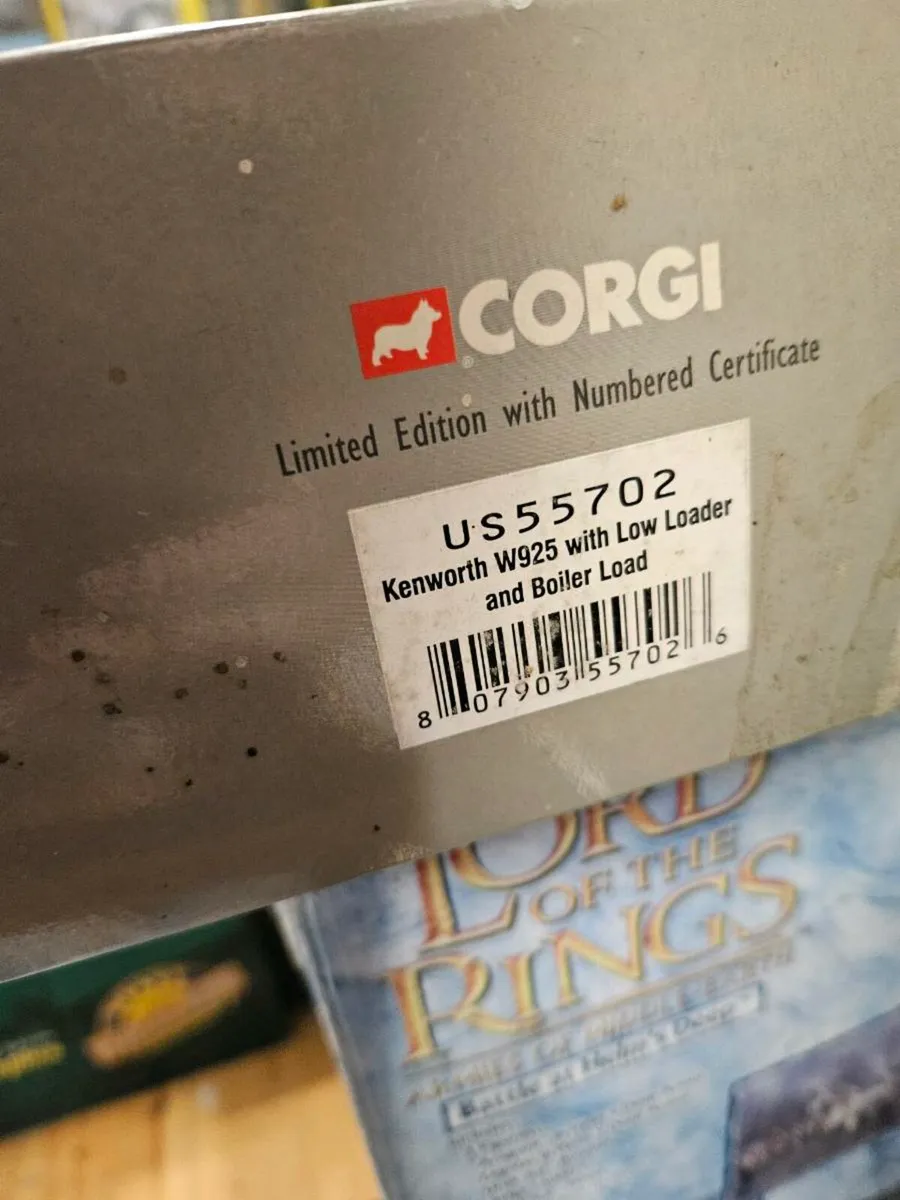 Corgi Kenworth Tractor Unit with King Trailer Load - Image 2