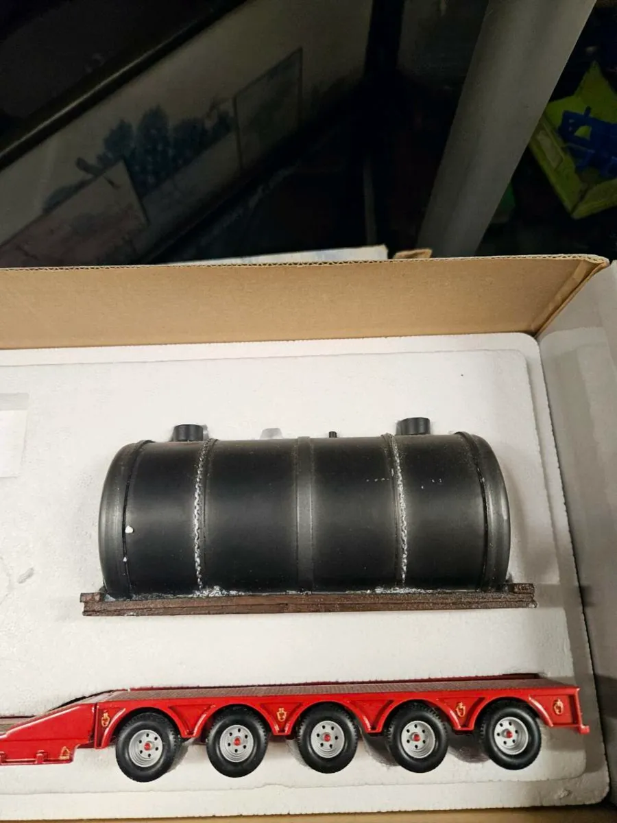 Corgi Kenworth Tractor Unit with King Trailer Load - Image 4