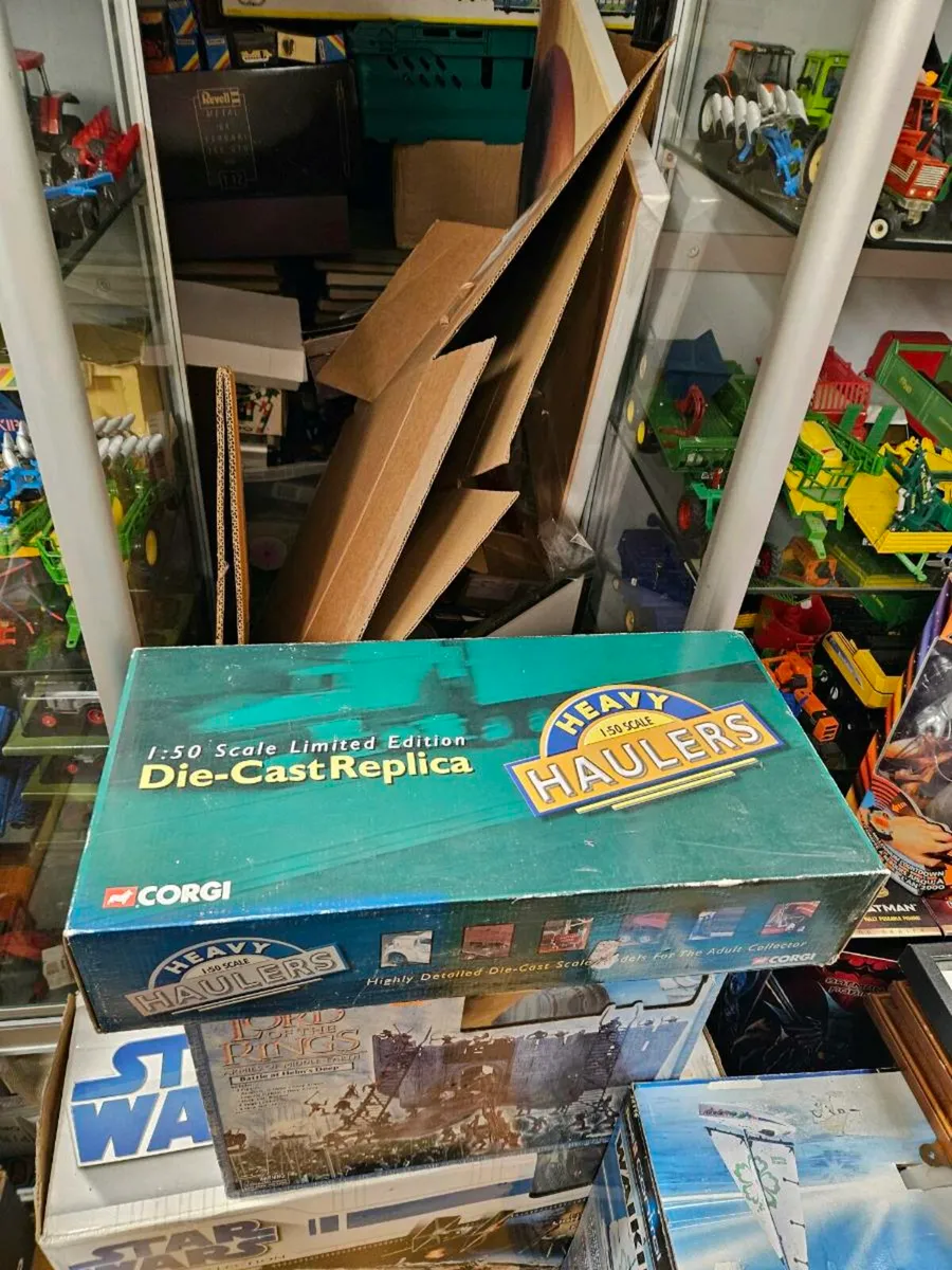 Corgi Kenworth Tractor Unit and King Trailer - Image 1