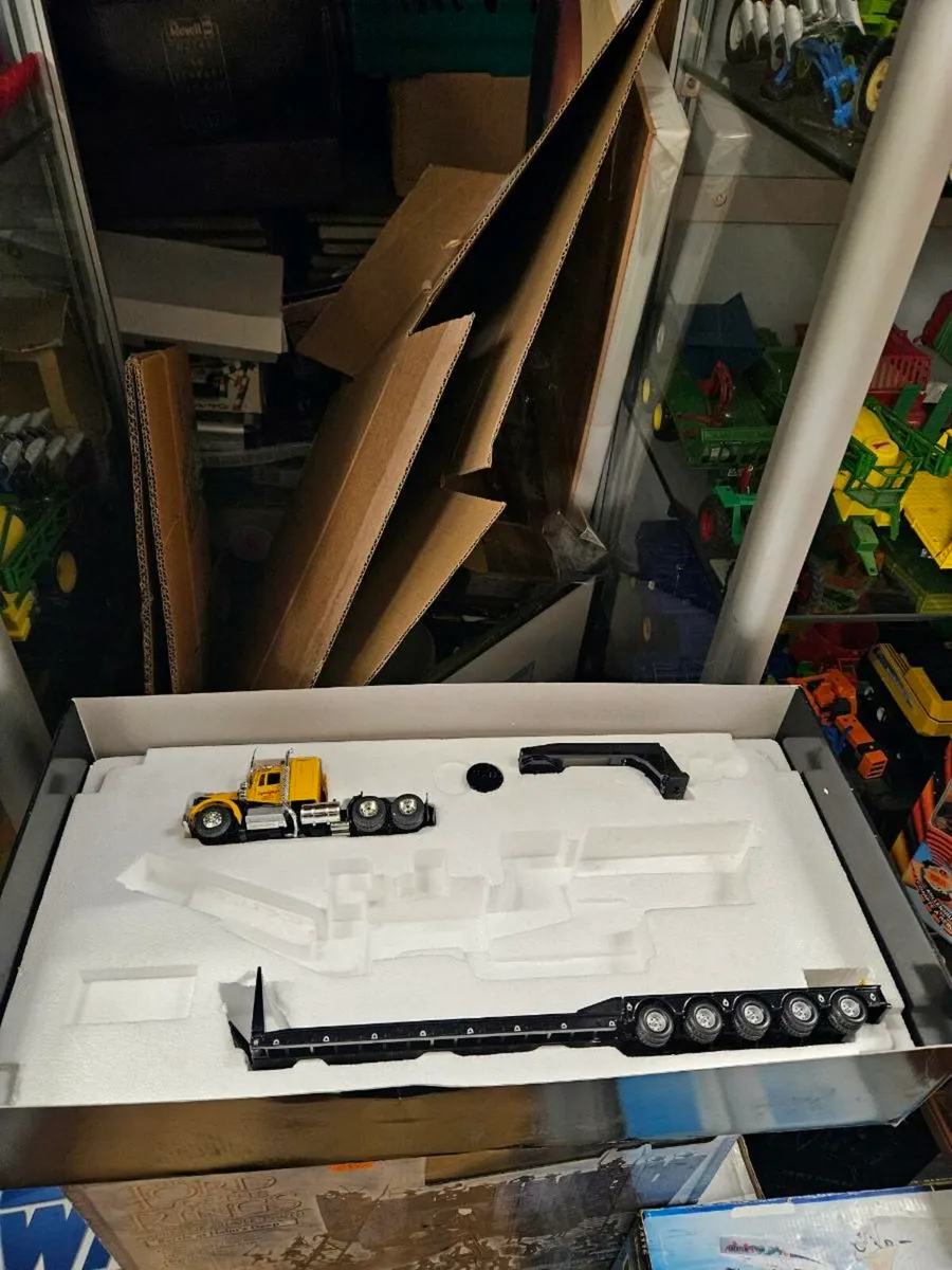 Corgi Kenworth Tractor Unit and King Trailer - Image 2