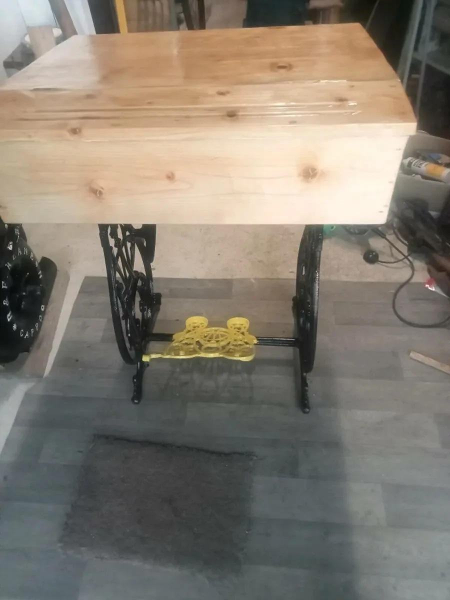 Old sloped weighting desk - Image 4