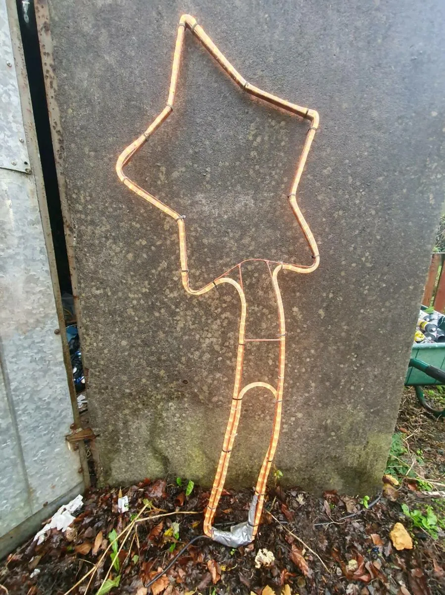 CHRISTMAS DISPLAYS - Image 2