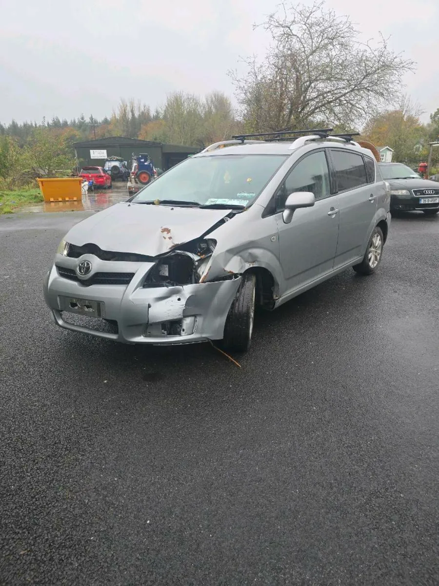 Toyota Corolla Verso - for Breaking or Repair - Image 2