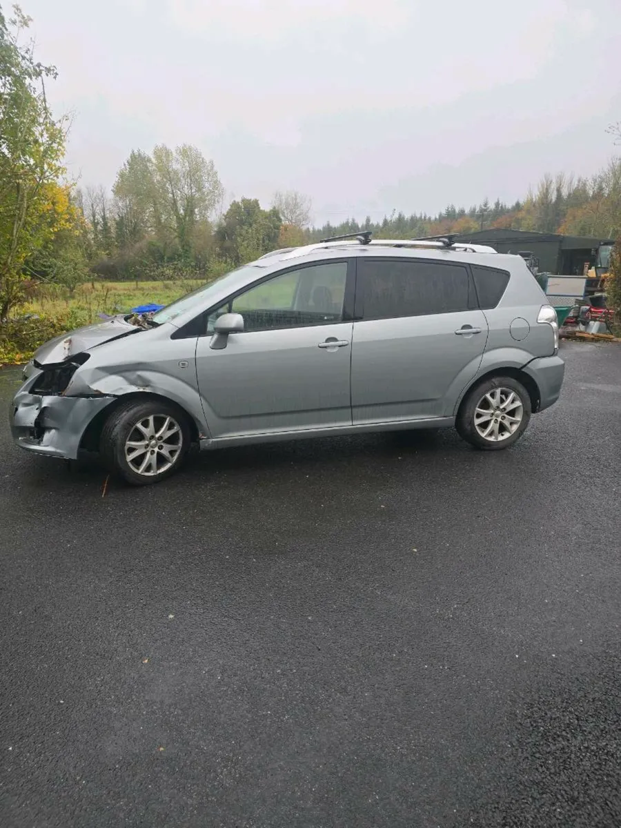 Toyota Corolla Verso - for Breaking or Repair - Image 3