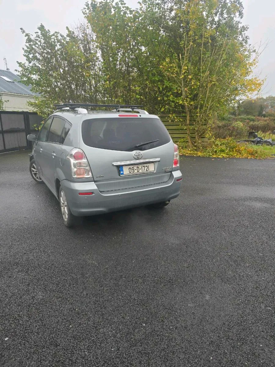 Toyota Corolla Verso - for Breaking or Repair - Image 4