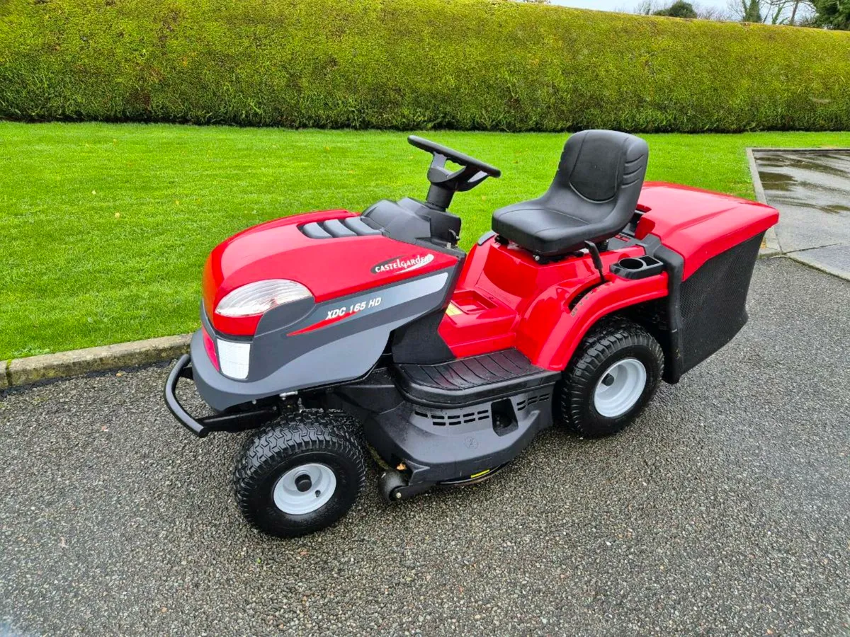 Ride on lawnmower - Image 1