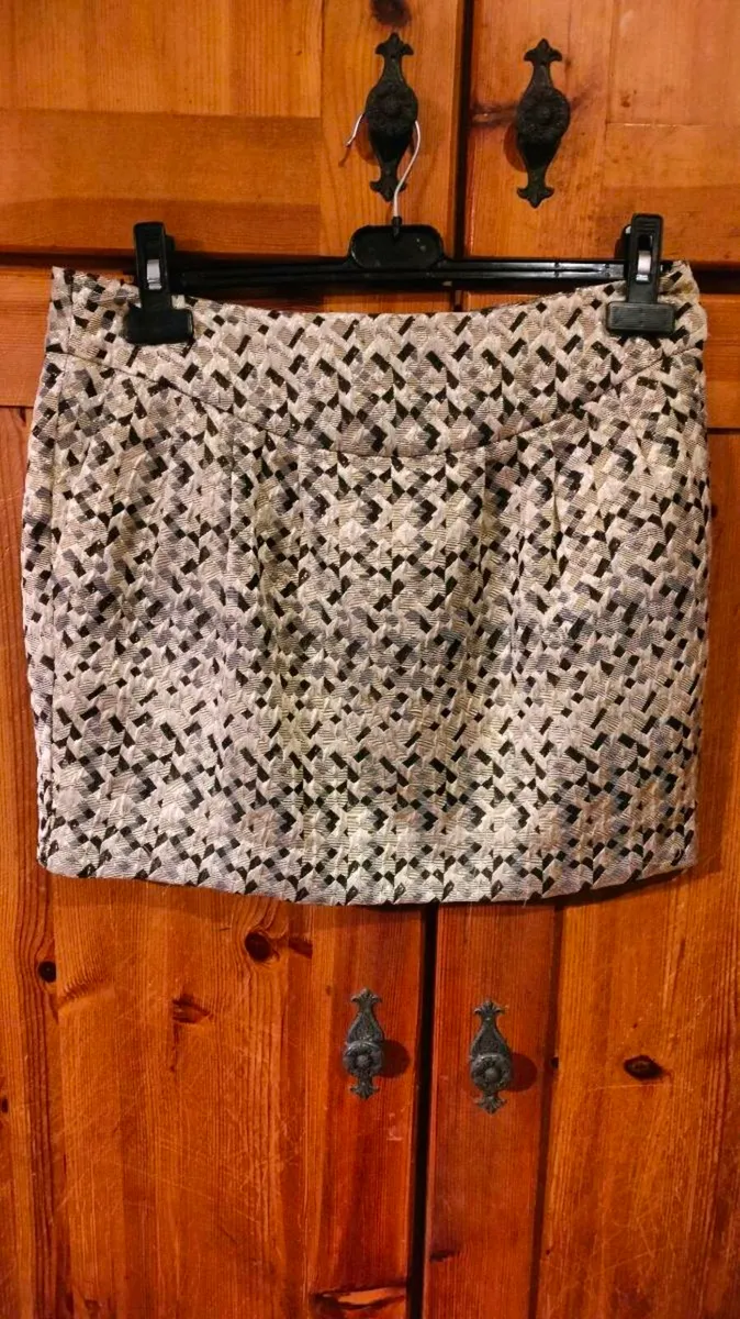 Ladies A wear Gold, cream, black Skirt. - Image 3