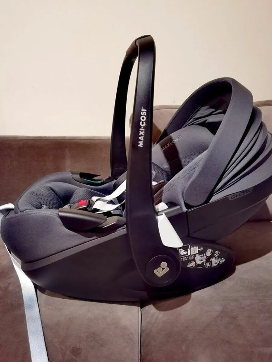 Maxi-Cosi Pebble 360 Pro2 Newborn Bundle  Excelle - Image 1